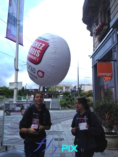 FlyPix ballon street marketing PVC air captif gonfle air 