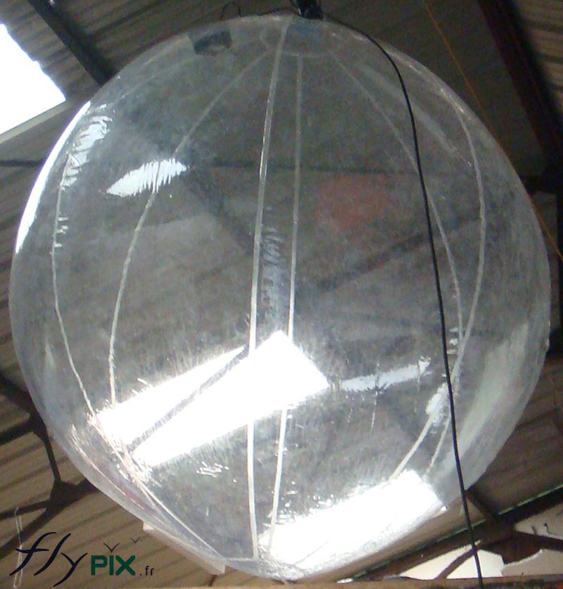 Ballon publicitaire sphérique en enveloppe PVC 0,18 mm transparente.