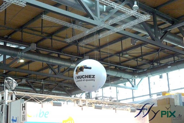 ballon-publicitaire-helium-spherique-survol-stand-salon-professionnel