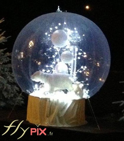 Décoration de Noël pour points de ventes, magasins et centres commerciaux: ballon sphérique personnalisé en forme de boule de neige