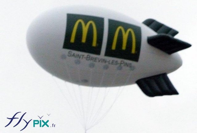 Ballon dirigeable publicitaire Mac Donalds