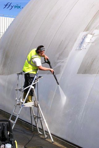 Nettoyage d'un hangar gonflable