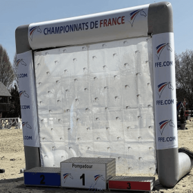 FFE Compétition : fabrication d'une arche gonflable imprimée U inversé, pour un podium avec les logos des sponsors