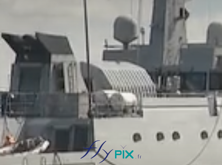 FLYPIX Tente air captif militaire MARINE NATIONALE aides refugies manche PVC double peau capitonne fregate armee 3