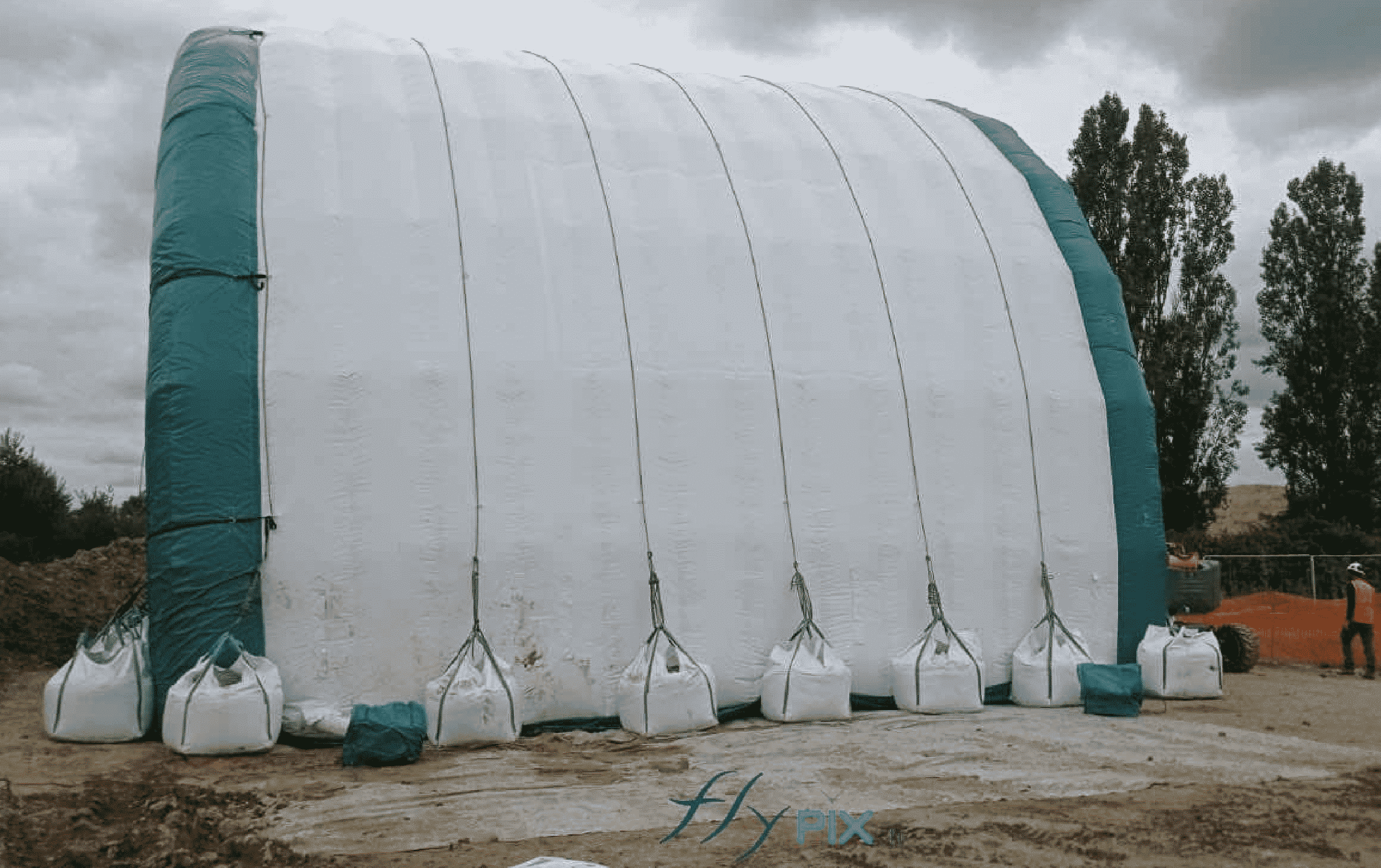 FLYPIX vue exterieure tente gonflable chantier depollution tunnel turbine enveloppe pvc 