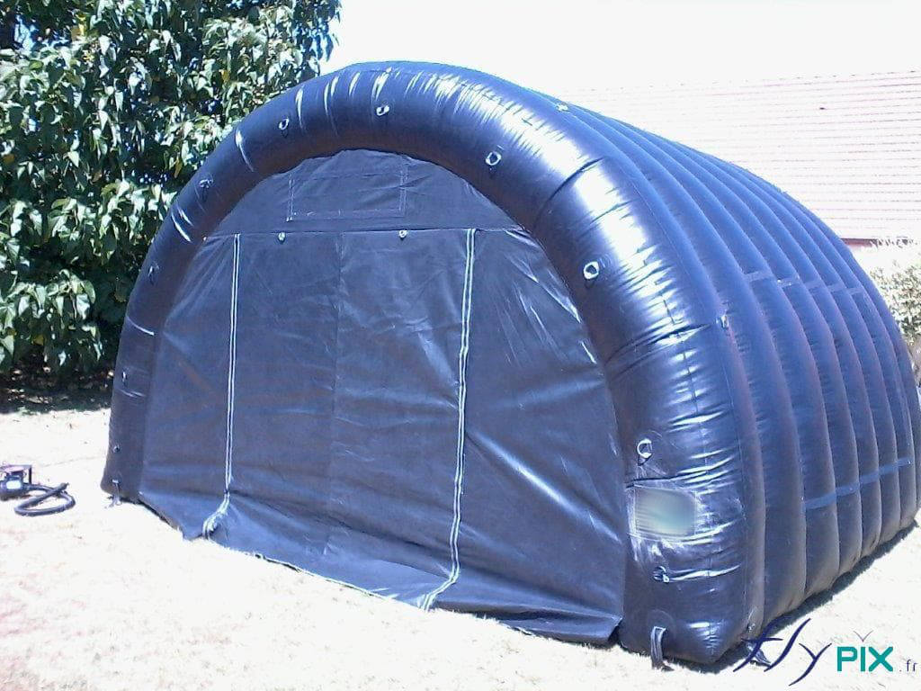 Tente gonflable tunnel pour le stockage de matériel, de machines ou de véhicules.