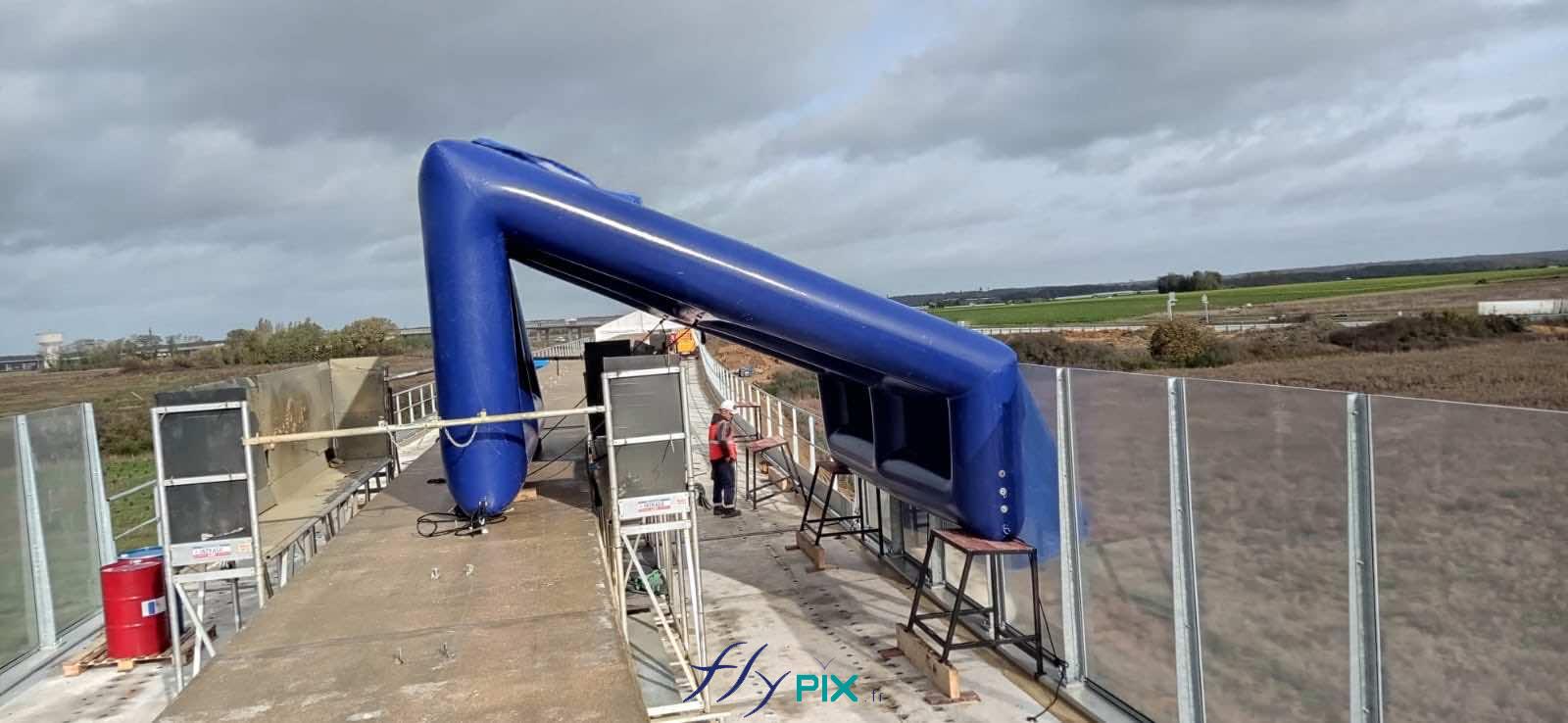 FlyPix abri tente gonflable air captif ventile pompe turbine enveloppe pvc 045 060mm chantier viaduc EUROVIA 3