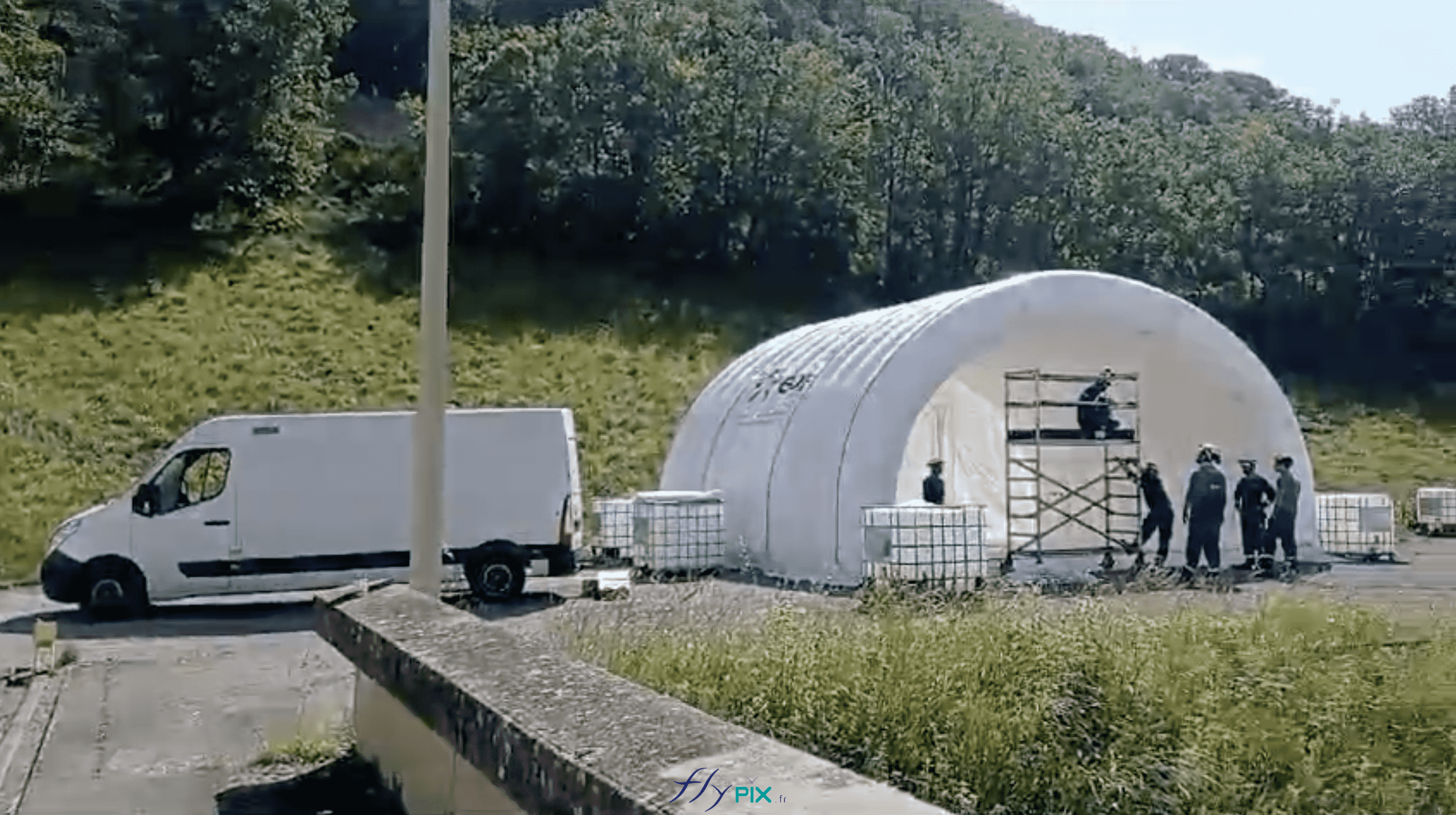 Tente gonflable tunnel demi lune air captif chantier stockage EDF 12