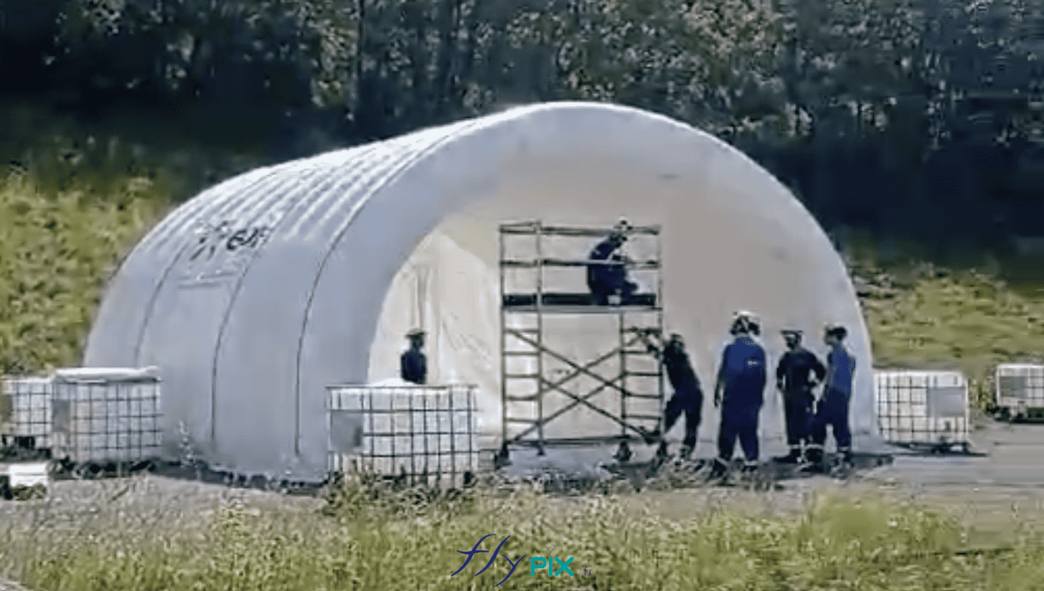 Tente gonflable tunnel demi lune air captif chantier stockage EDF 13