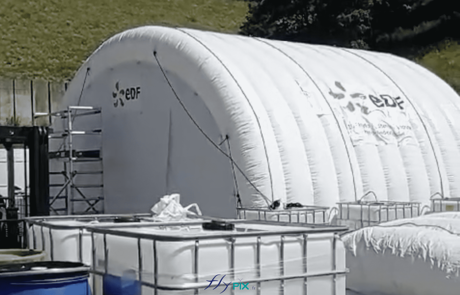 Tente gonflable tunnel demi lune air captif chantier stockage EDF 15