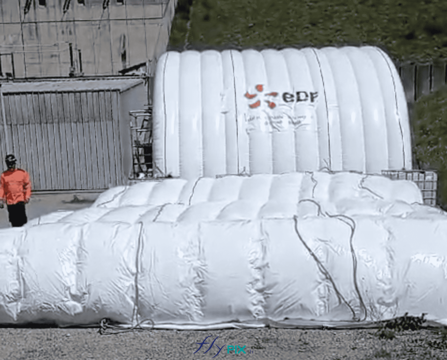 Tente gonflable tunnel demi lune air captif chantier stockage EDF 18