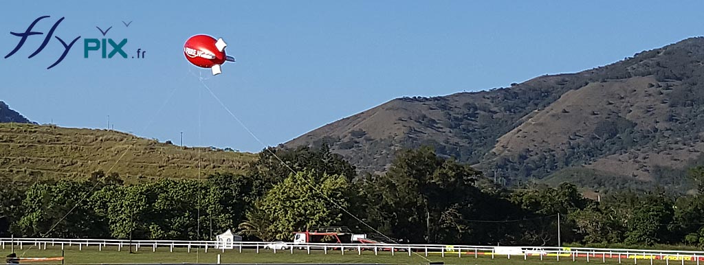 Exemple de ballon publicitaire en PVC 0,18 mm, gonflé avec du gaz hélium, fabriqué pour la société Nautile à Nouméa en Nouvelle Calédonie.