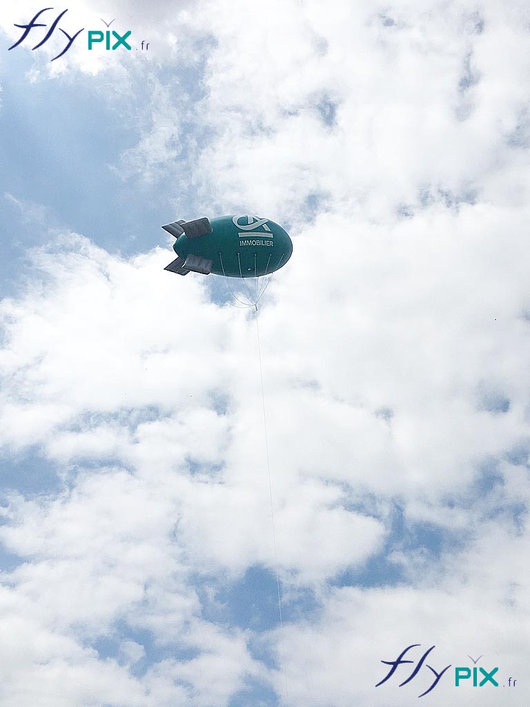 Ballon dirigeable zeppelin fabriqué pour Seppa / credit agricole immobilier à Toulouse.