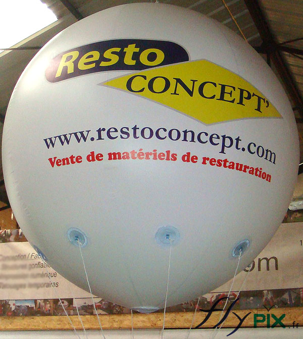 Impression numérique couleur sur un ballon avec une enveloppe en fond blanc.