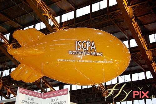 http://www.flypix.fr/images/ballon-publicitaire-salon2.jpg