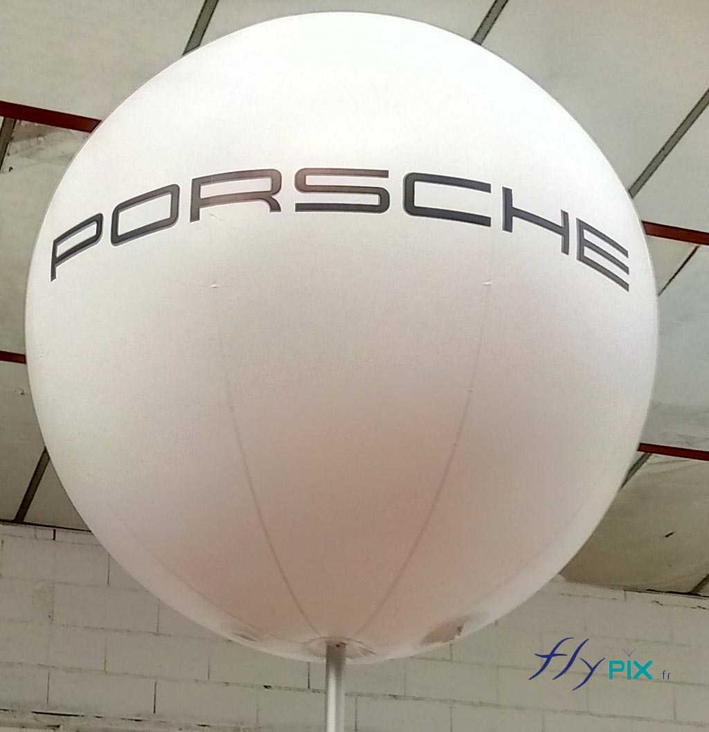 ballon spherique sur mat porsche