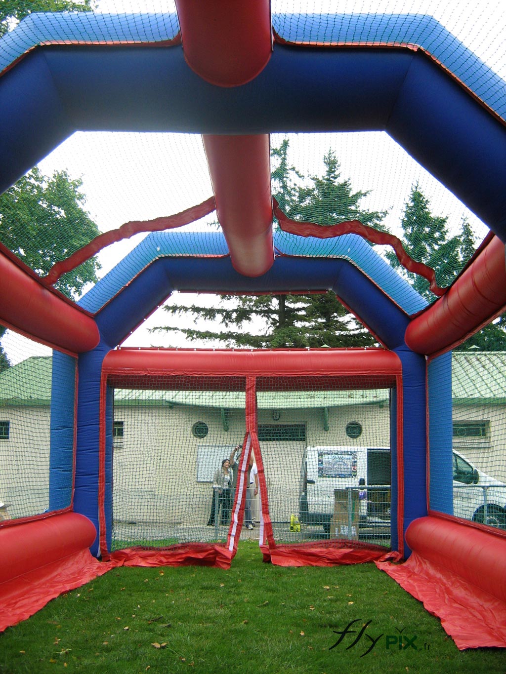 Structure gonflable sur mesure terrain de jeux pour les enfants: ici un trampoline.