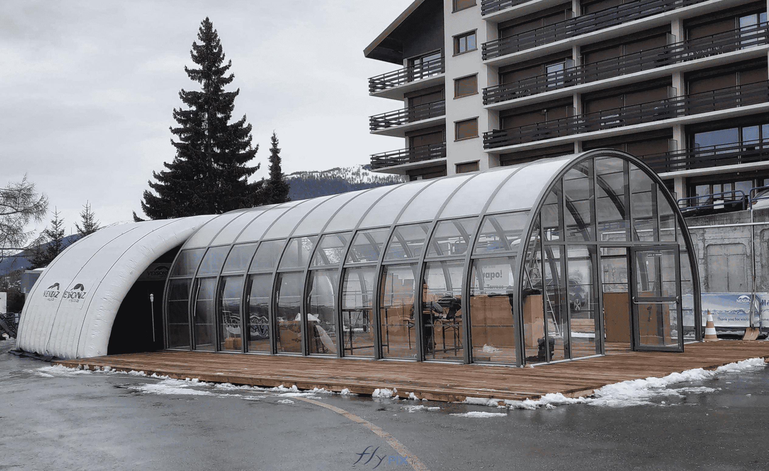 nendaz valais suisse structure gonflable abri tente hangar tunnel demi lune air captif enveloppe pvc double peau capitonnee accueil public scene 19