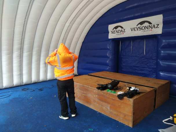 nendaz valais suisse structure gonflable abri tente hangar tunnel demi lune air captif enveloppe pvc double peau capitonnee accueil public scene 9 scaled wpp1750083151476