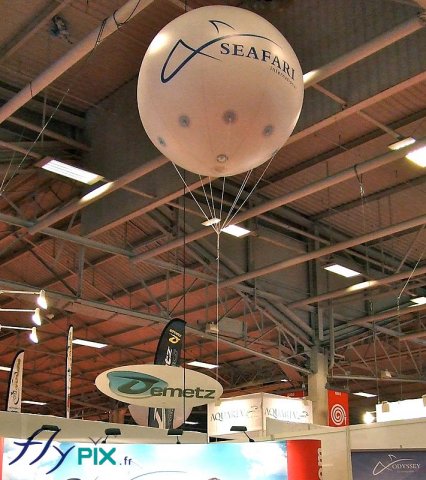Ballon publicitaire à hélium volant