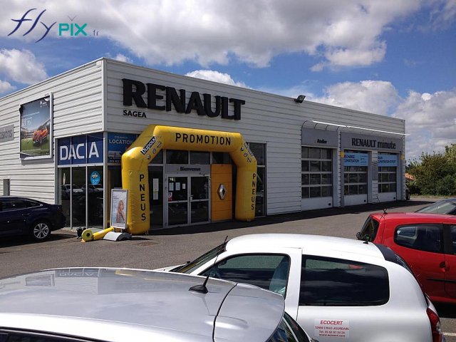 Arche publicitaire Renault Isle Jourdain