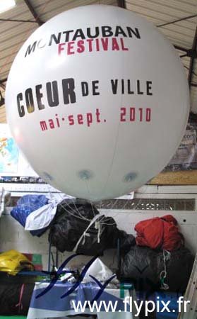 Ballon publicitaire avec marquage adhėsif