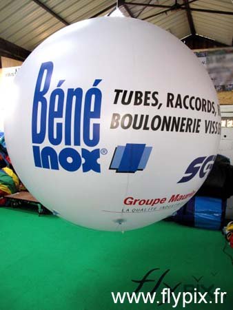 Ballon publicitaire avec un logo