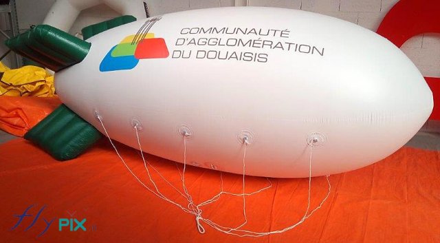 Dirigeable à hélium personnalisé