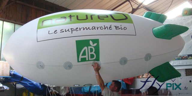 Ballon publicitaire zeppelin avec logo
