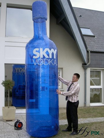 Structure gonflable bouteille de Vodka
