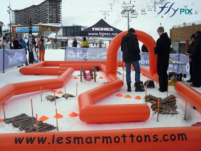 Parcours de jeu gonflable pour enfants en hiver