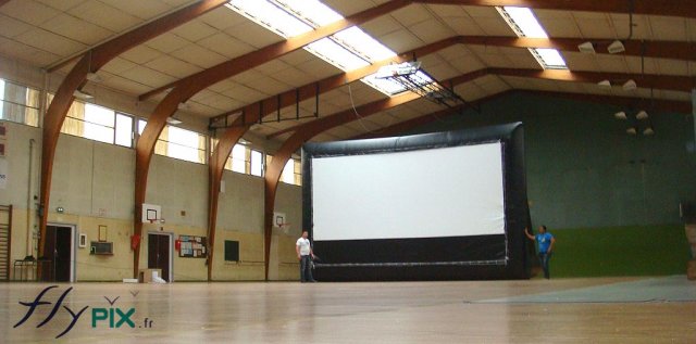 Structure gonflable écran projection film