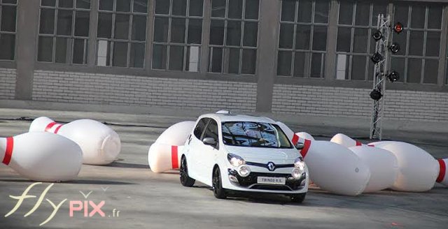 Structure gonflable promotion voiture