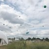 Ballons publicitaires à hélium en vol
