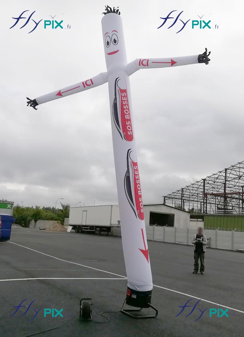 OPALE DEBOSSELAGE: Skydancer personnalisée H = 6 m, en forme de tube, en totale impression numérique couleur