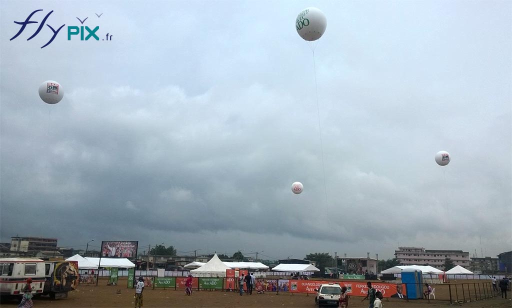Livraison de ballons publicitaires à hélium en Afrique francophone, ici en Côte d'Ivoire 