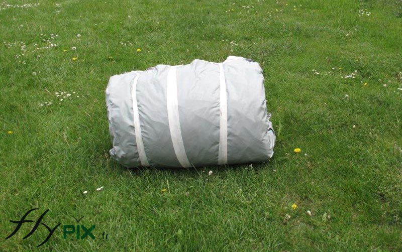 La tente gonflable PMA, une fois pliée prend peu de place et se transporte facilement.